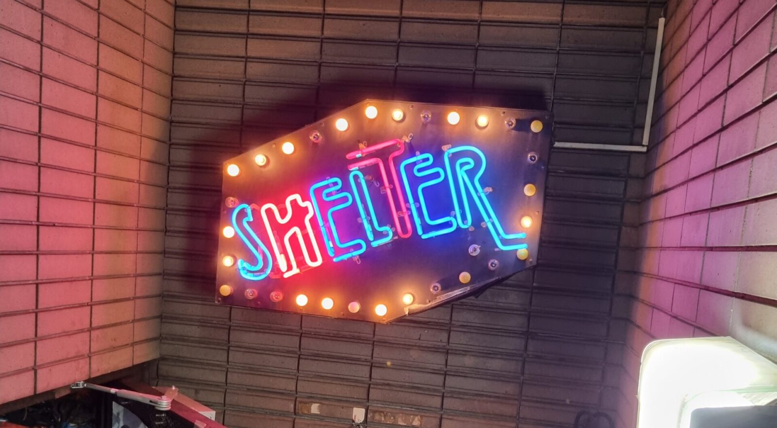 Live house Shelter