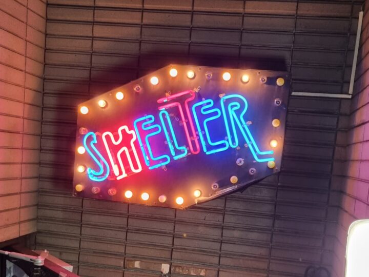 Live house Shelter